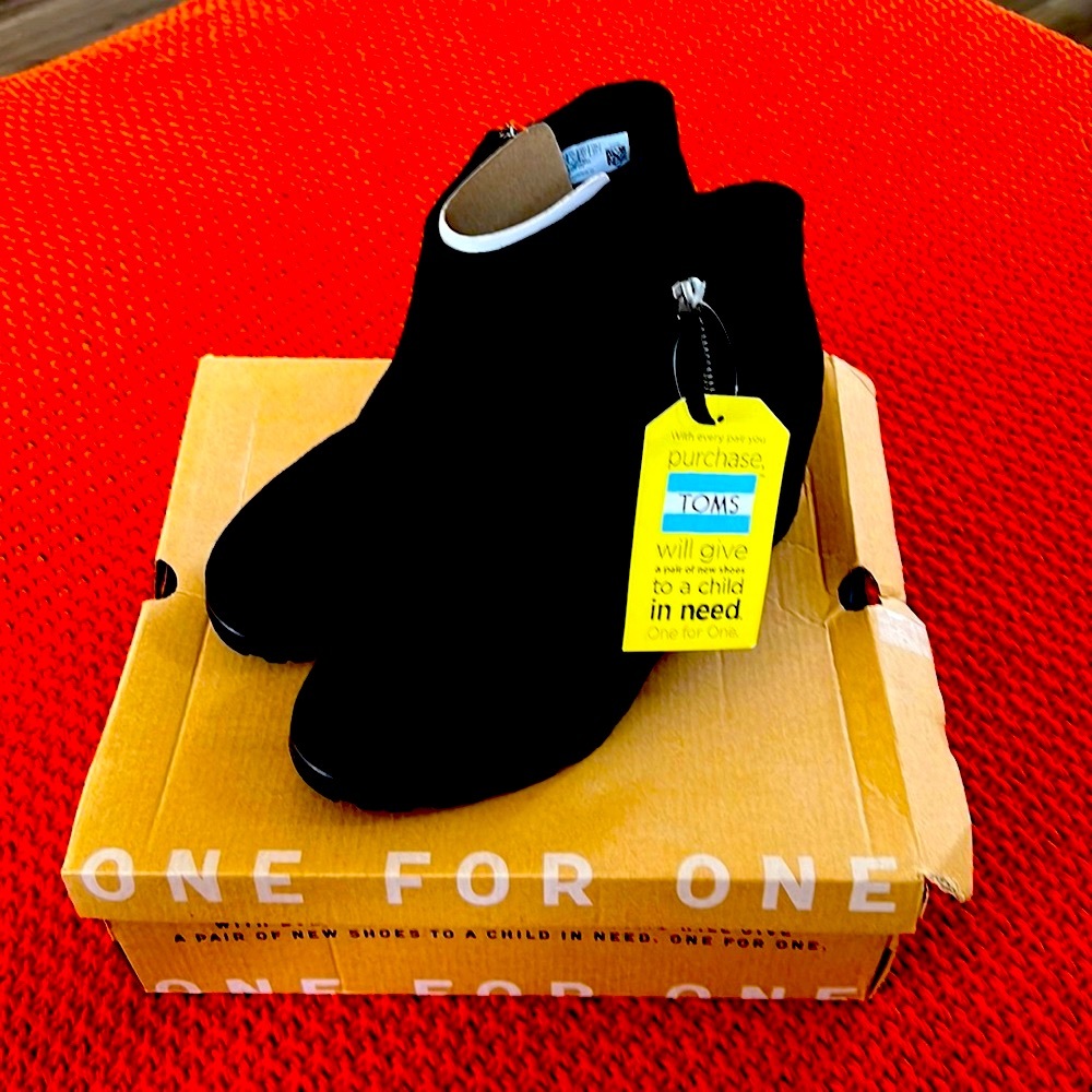 BRAND NEW TOMS Avery Black Suede Wedge Boots